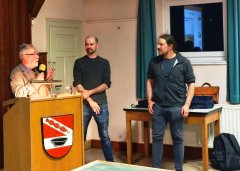 Moderator Udo Benker-Wienands mit den Referenten Tschuch und Schinkel